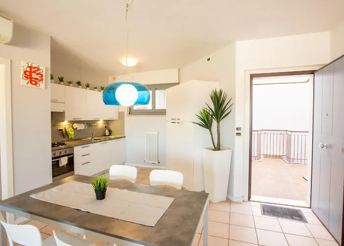 Mit Terrasse Und Panoramablick By Interhome Сенигаллия